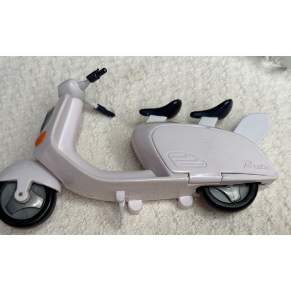 Bratz Lil Mini White 2 Seater Vespa Scooter Sidecar 6" Long Rare 2002 Toy girl - Picture 9 of 10